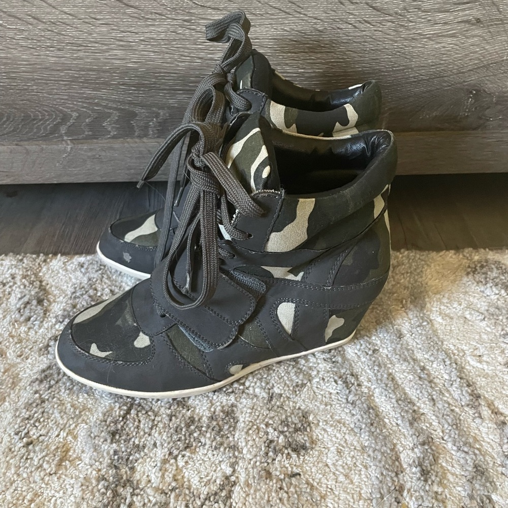 Aeropostale wedge sneakers. Camo size 6